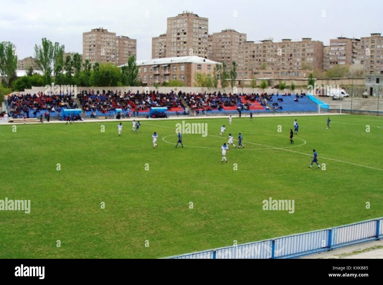 Il Banants Stadium di Yerevan, Armenia, è una struttura polivalente utilizzata principalmente per le partite di calcio, mettendo in evidenza le infrastrutture sportive della regione e il suo ruolo nella vita culturale locale. Foto Stock