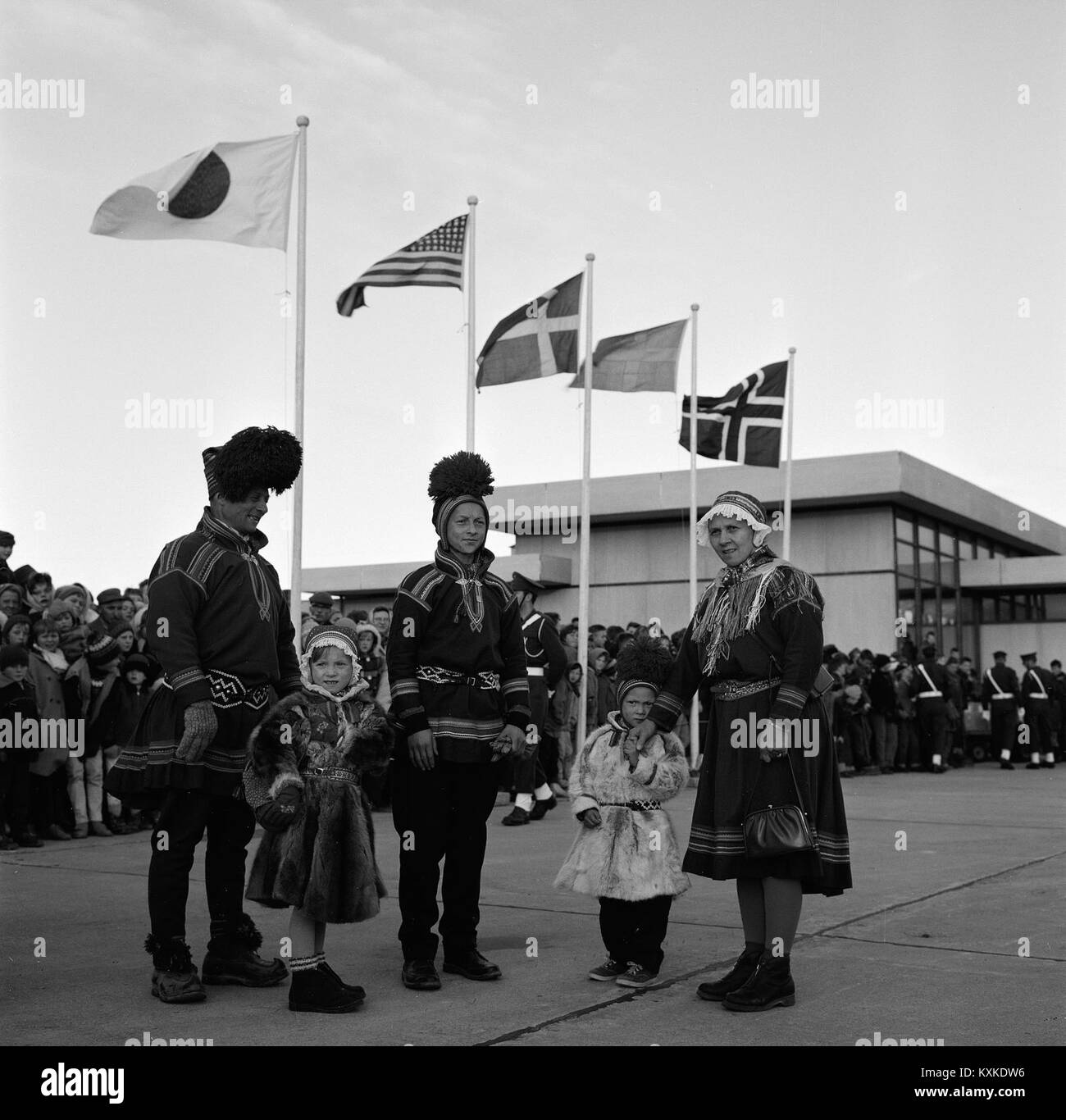 Fotografia interna dell'aeroporto di Bodø (BOO) in Norvegia, scattata nell'ottobre 1968, che mostra le infrastrutture aeroportuali e le operazioni degli aeromobili all'interno del terminal SAS Foto Stock