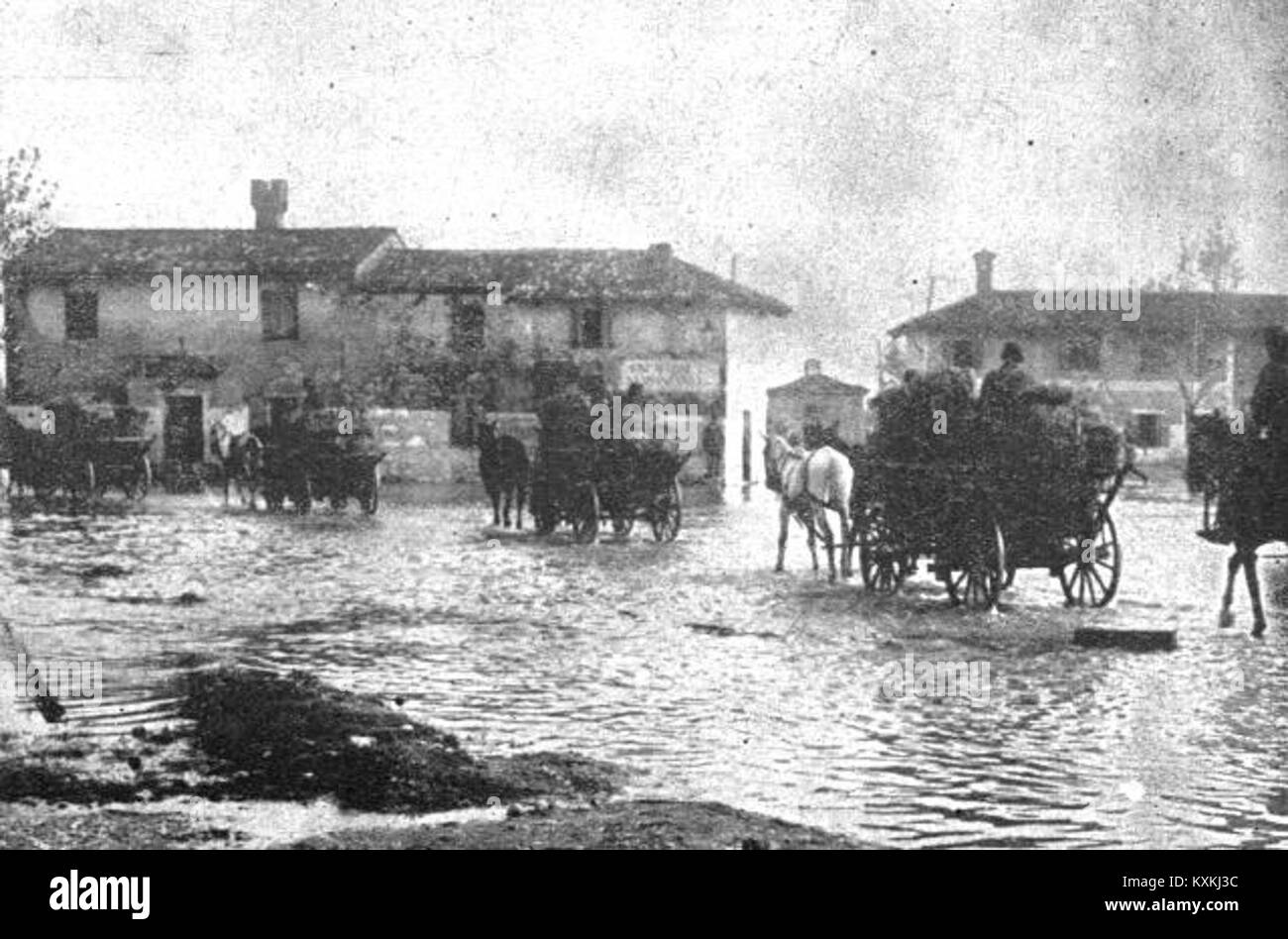 Un'immagine del XIX secolo mostra una colonna militare austro-ungarica in una città di Venezia, che illustra i movimenti delle truppe e la presenza imperiale in Italia. Foto Stock