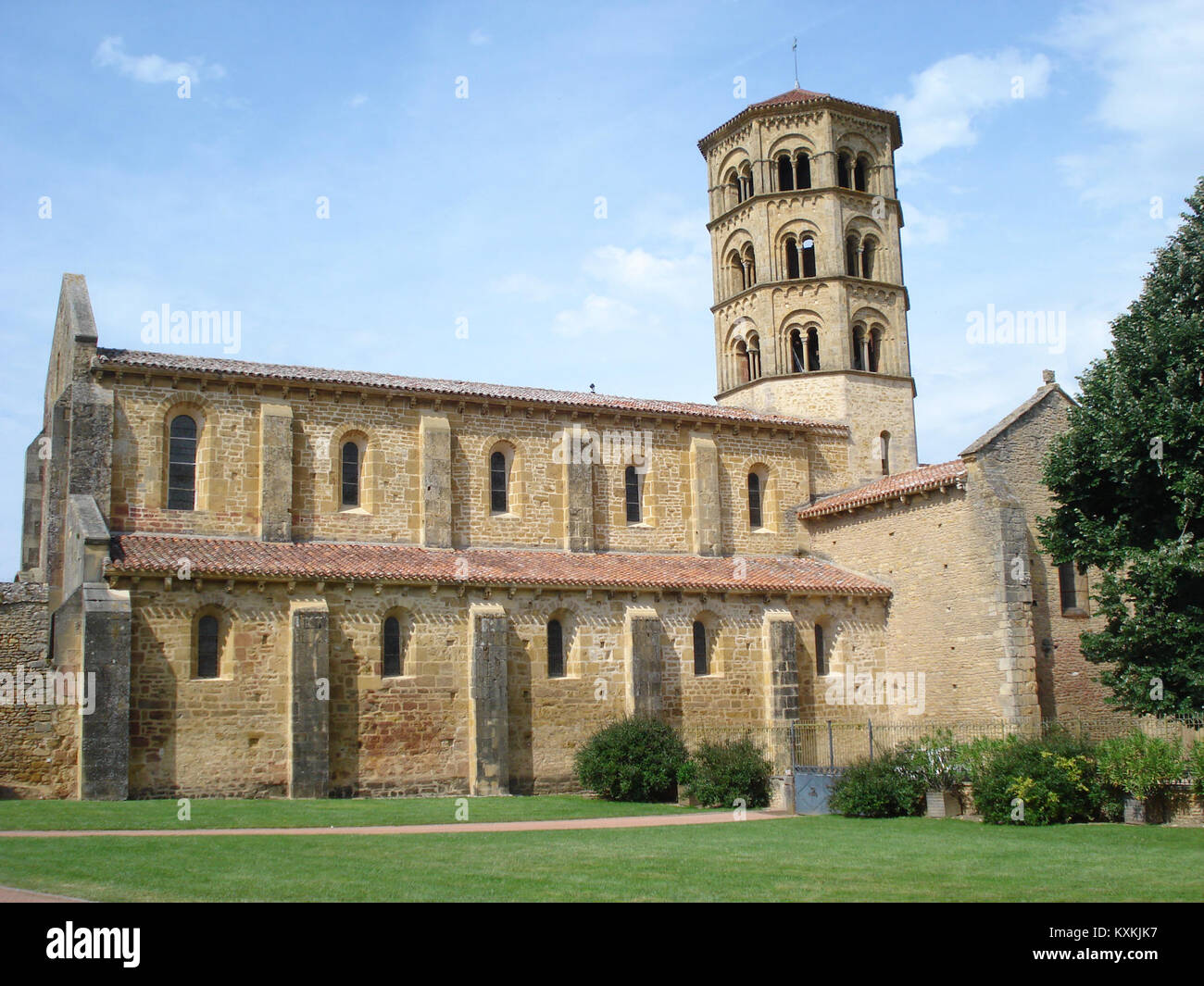 Anzy-le-Duc, église extérieur Foto Stock