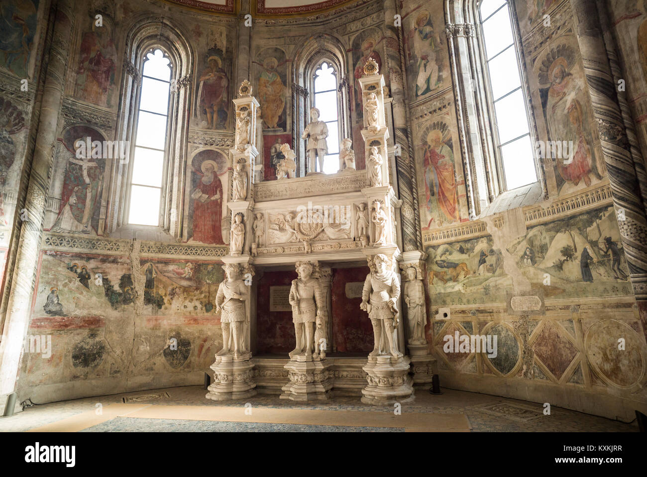 Napoli. L'Italia. La quattrocentesca chiesa di San Giovanni a Carbonara. Caracciolo del Sole Cappella (Cappella Caracciolo del Sole). Sepolcro di Sergianni Foto Stock