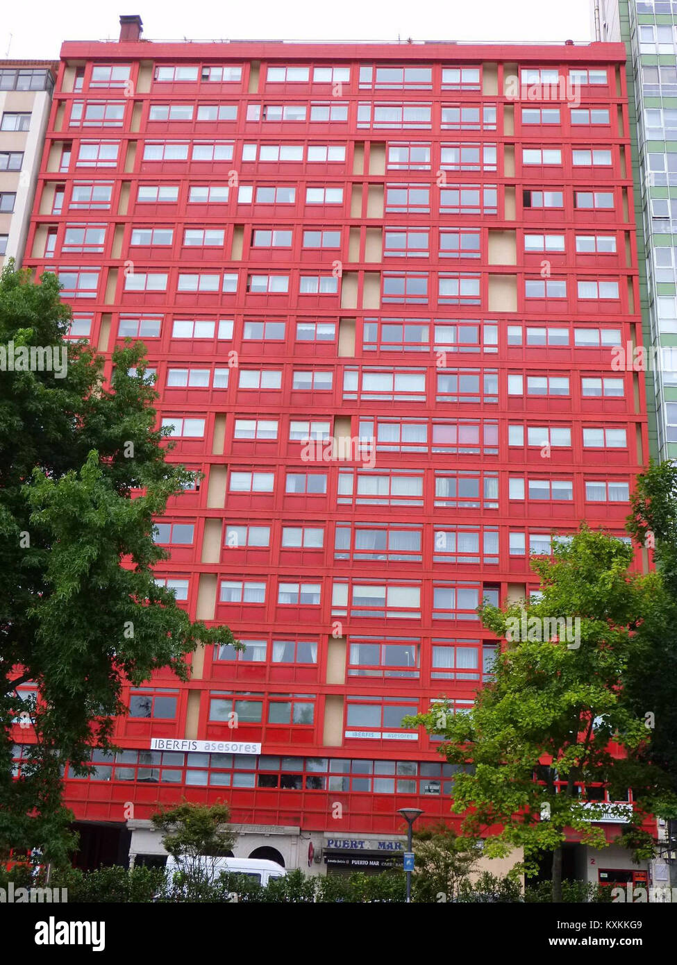 Fotografia di Una Coruña, Spagna, che mette in evidenza il paesaggio costiero, i monumenti storici e il paesaggio urbano lungo la costa atlantica Foto Stock