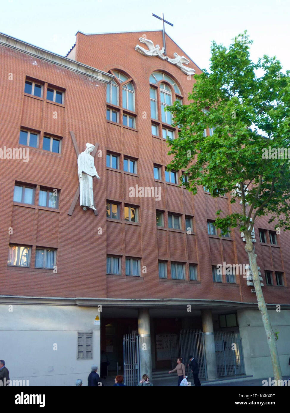 La parrocchia di Santa Eulàlia de Vilapicina si trova a Nou Barris, Barcellona, un quartiere storico e culturale. Foto Stock