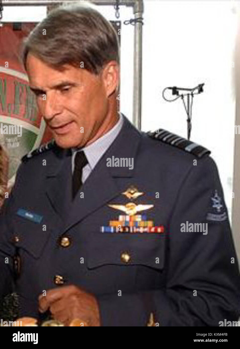 Il titolo “Berlijn, DL, Uruzgan.FM” sembra combinare le etichette “Berlijn” (Berlino) con “Uruzgan” (una provincia in Afghanistan) e “DL”/“FM”; il significato è ambiguo e può riferirsi a un collegamento radio o radiofonico tra i luoghi. Foto Stock