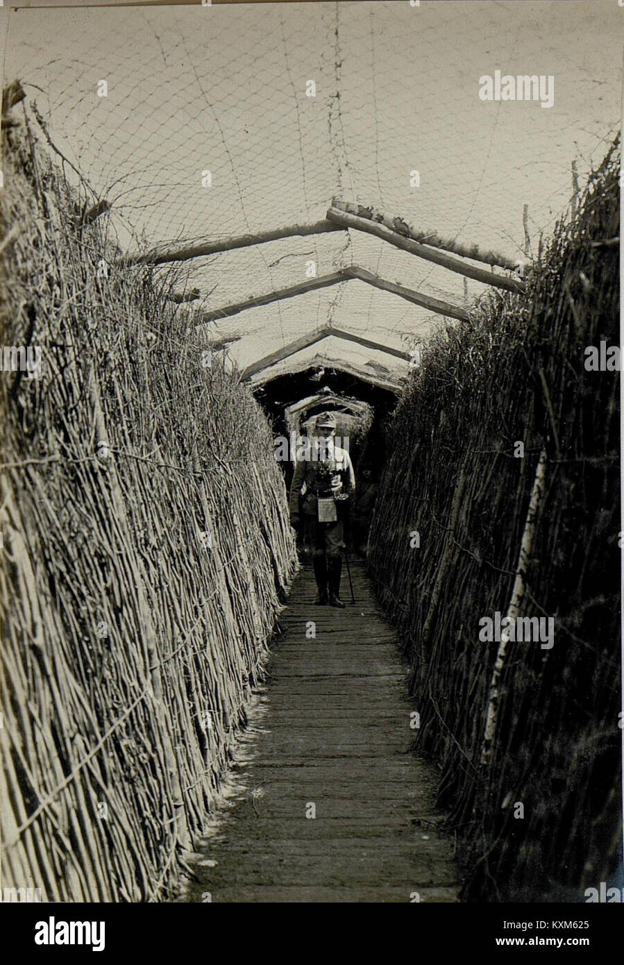 L'immagine mostra una posizione di mitragliatrice rinforzata presso la testa di ponte di Sosnow, illustrando le fortificazioni militari utilizzate durante la prima guerra mondiale Foto Stock
