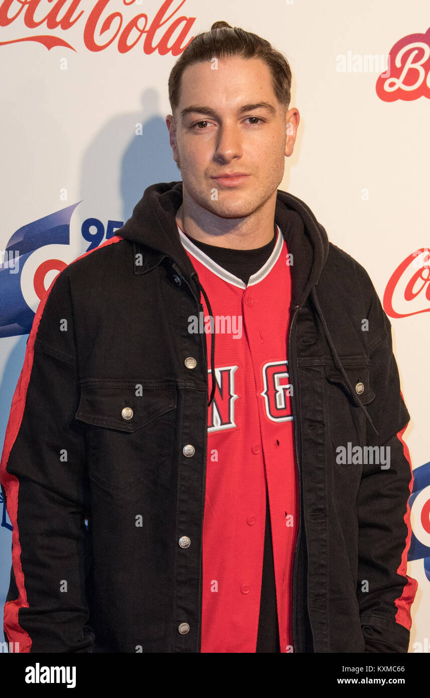 James Hype e Kelli Leigh presso la capitale Jingle Bell Ball con la Coca Cola a Londra la O2 Arena. Notte due della sell-out evento esibizioni di sega da chart-topping megastar ed Sheeran, Taylor Swift, Chainsmokers, Liam Payne, lo script, Louisa Johnson, Matt Terry, Sigala, James Hype, Mabel, Stefflon Don e grande Shaq. Dotato di: James Hype dove: Londra, Regno Unito quando: 10 Dic 2017 Credit: Phil Lewis/WENN.com Foto Stock