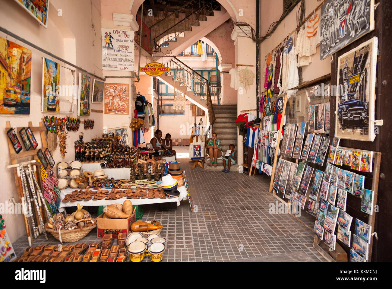 Un negozio di souvenir a l'Avana, Cuba. Foto Stock