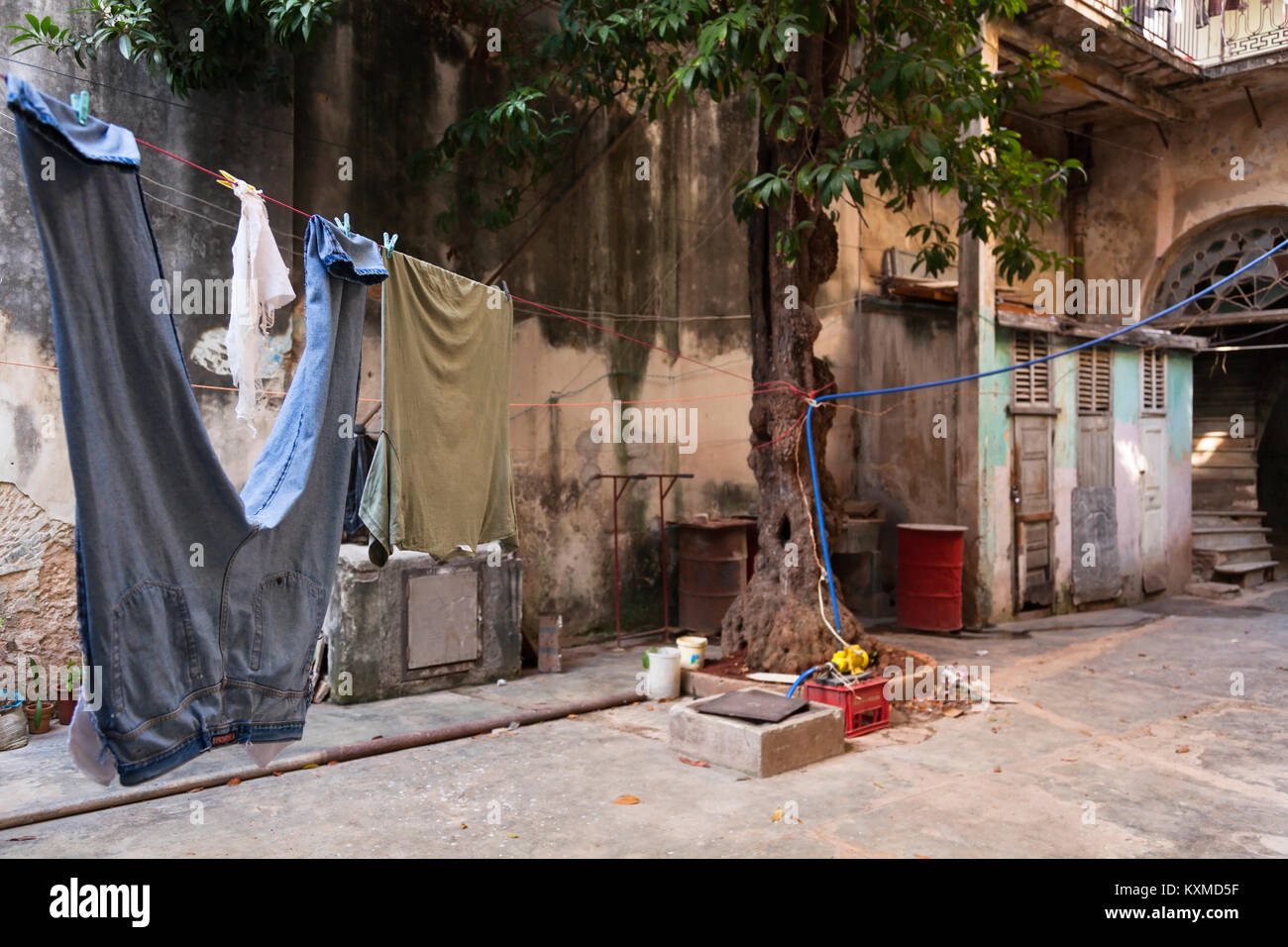Vestiti appesi per asciugare in Avana, Cuba. Foto Stock