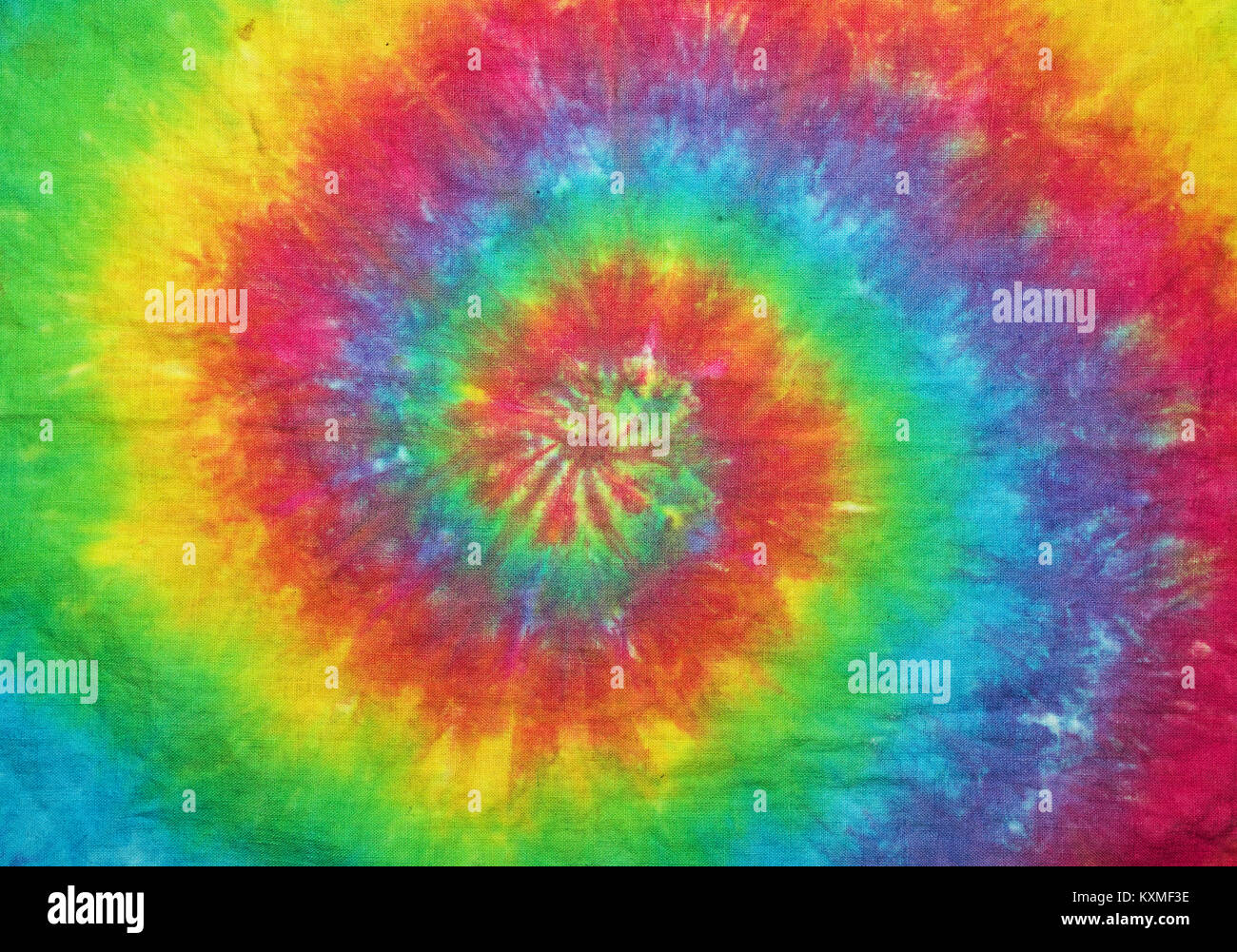 Fascetta di tessuto tinto in una spirale modello rainbow Foto Stock