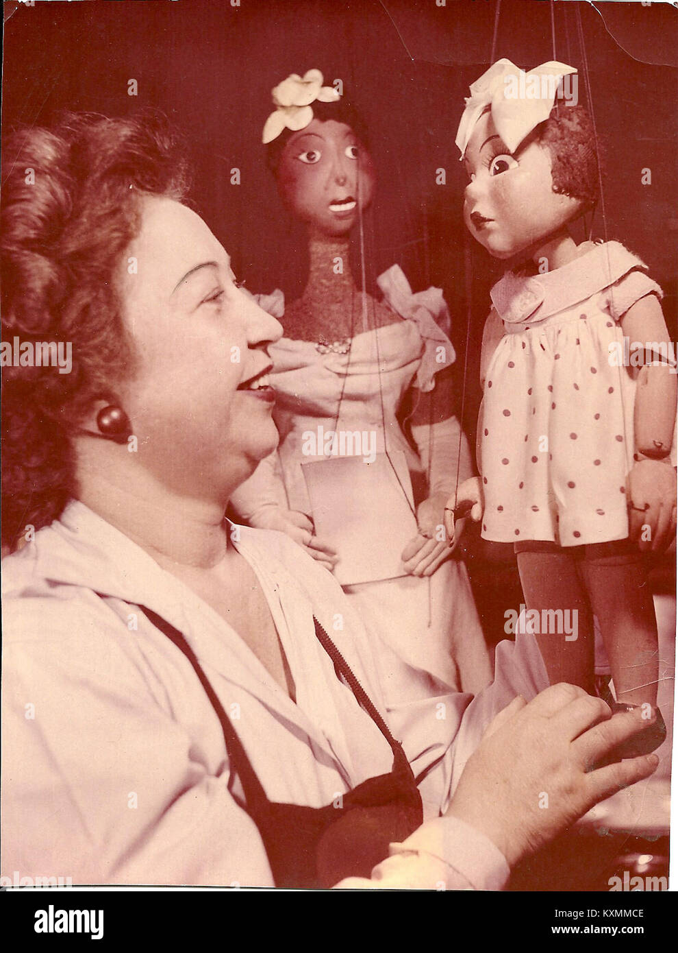 Fotografia del backstage di Božena Weleková a S H, che mostra i preparativi del palco, l'ambientazione teatrale e l'ambiente dello spettacolo. Foto Stock