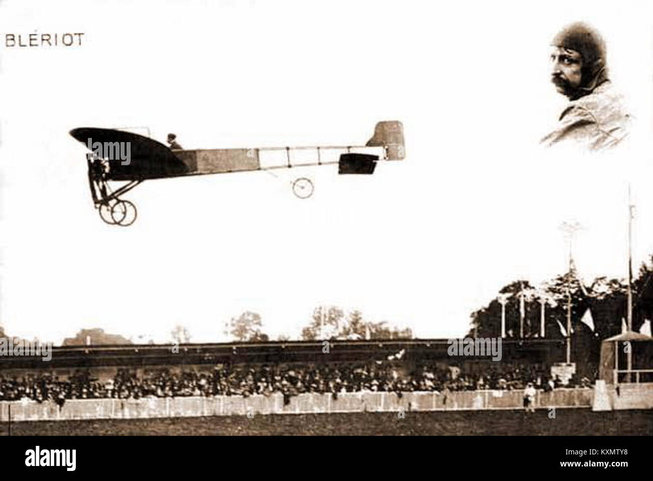 Un'immagine storica della presentazione di Blériot a Budapest, che mostra i suoi successi pionieristici nel settore dell'aviazione. La foto cattura un momento significativo nella storia del volo all'inizio del XX secolo in Ungheria. Foto Stock