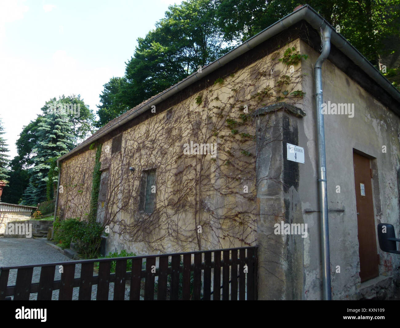 Altes Trafohaus a Schloßberg a Pirna, Germania, un edificio industriale che riflette le infrastrutture elettriche storiche e lo sviluppo urbano Foto Stock
