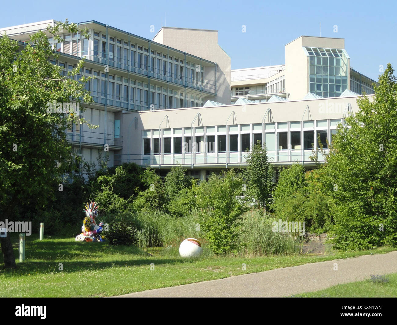 Il Biozentrum di Julius-Maximilians-Universität Würzburg in Germania è un centro di ricerca specializzato in biologia molecolare, biochimica e scienze correlate Foto Stock