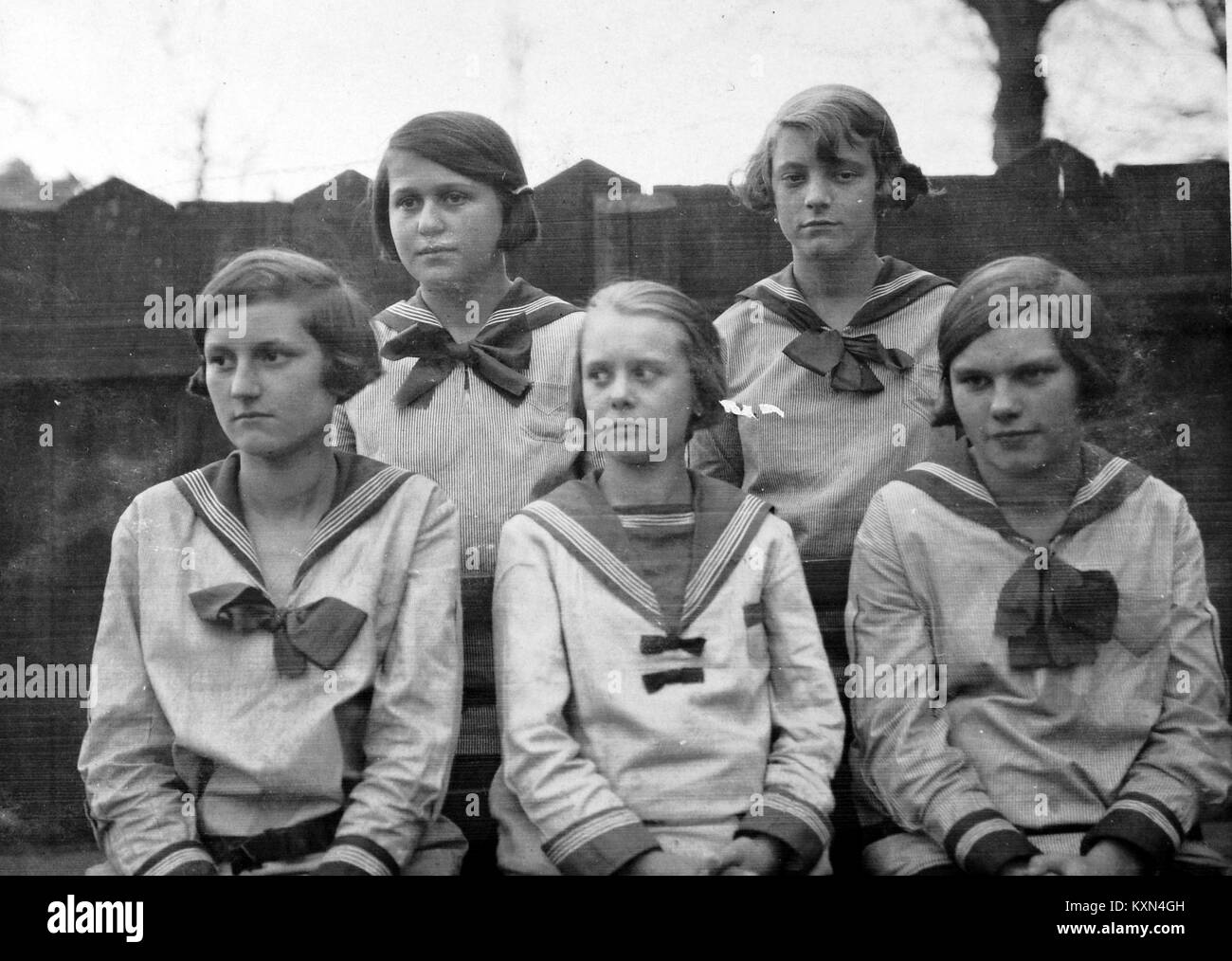 Una fotografia storica dell'archivio Fortepan che mostra gli studenti dell'Istituto delle Suore di San Giuseppe del Divino Redentore, documentando le pratiche educative in Ungheria. Foto Stock