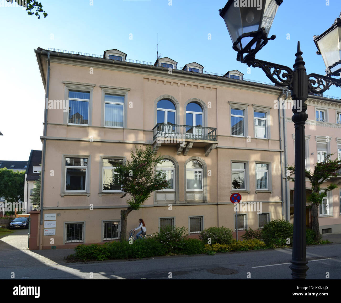 Kisseleffstraße 10 a Bad Homburg, Germania, è una località associata alla dottoressa Petra Bracht, un medico di medicina generale. L'edificio ospita il Liebscher & Bracht Gesundheitszentrum. Foto Stock