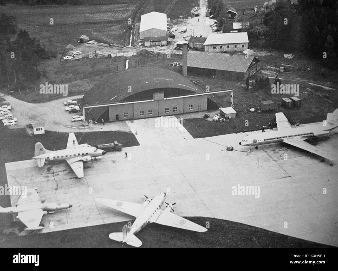 Il campo di aviazione di Barkarby in Svezia durante gli anni '1960 servì come hub per le operazioni di aeromobili di piccole dimensioni, l'addestramento al volo e lo sviluppo dell'aviazione nella regione. Foto Stock