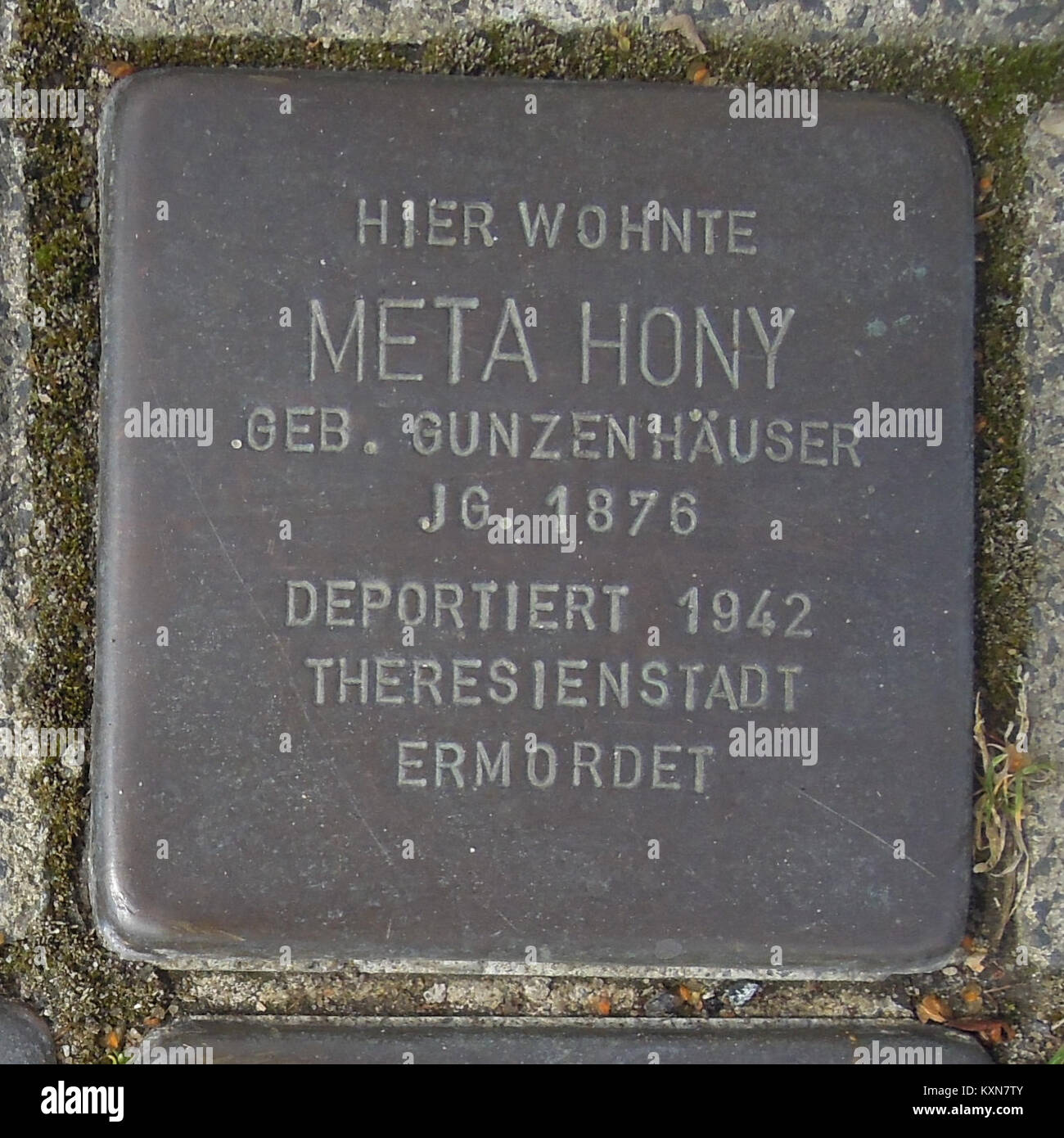 Edificio situato in Schloßstrasse 16 a Bad Laasphe, Germania, che mostra l'architettura residenziale e il contesto urbano. Foto Stock