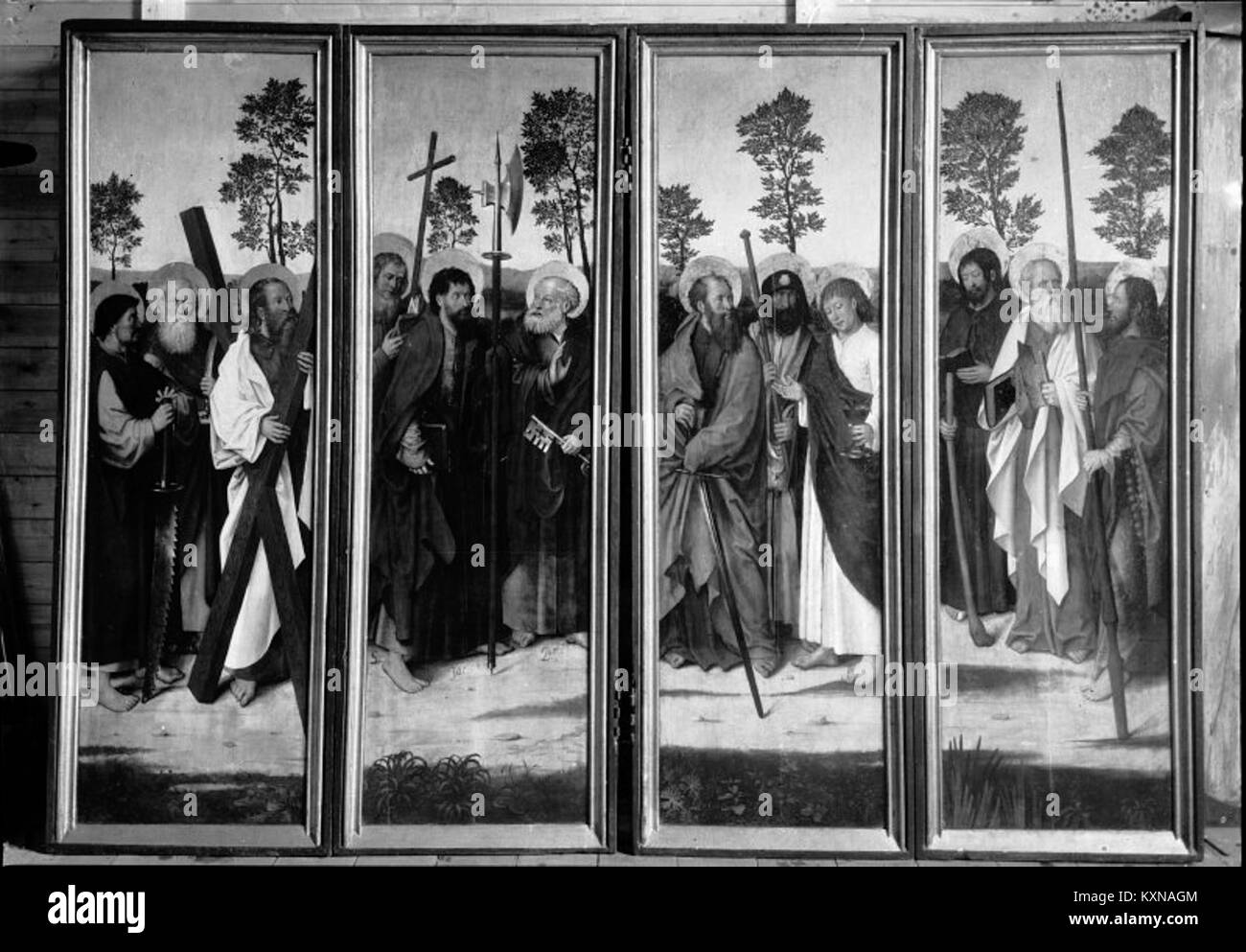 La chiesa di Bollnäs, situata a Bollnäs, in Svezia, fu costruita nel XIV e XV secolo. Presenta sculture medievali in legno e una torre prominente. Foto Stock