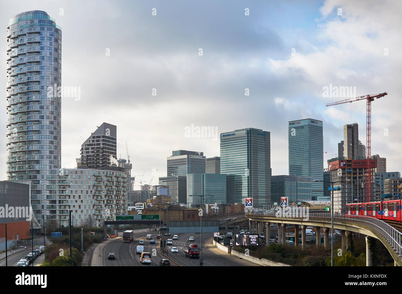 Canary Wharf e nuovi edifici di appartamenti, East London REGNO UNITO, vista da est Foto Stock