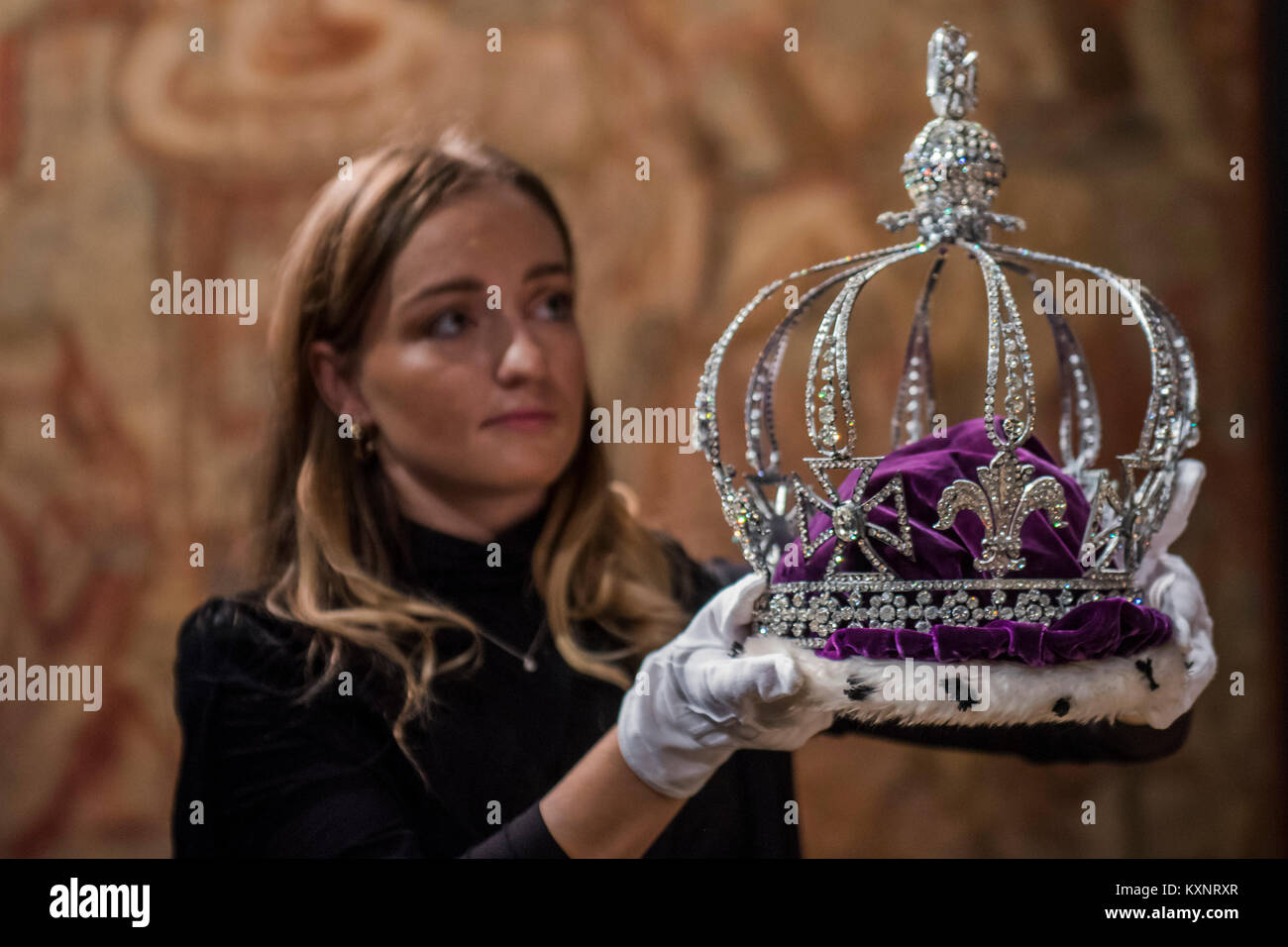Gioielli della corona britannica immagini e fotografie stock ad alta  risoluzione - Alamy