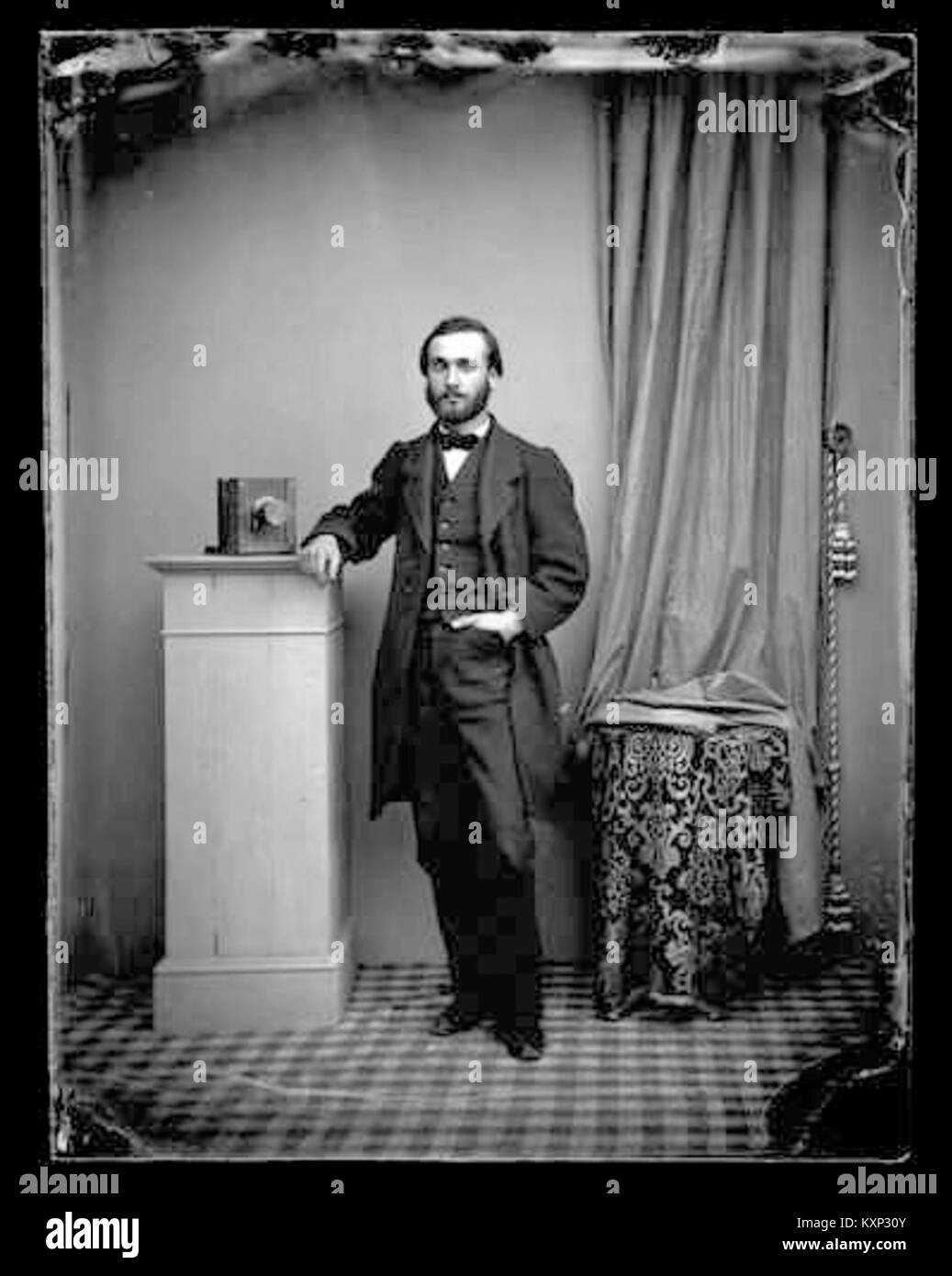 Una fotografia intitolata "Ego" di Eugène Trutat, scattata con la fotocamera Cliché Sans, parte della collezione Trutat, che riflette il lavoro di autoritratto del fotografo. Foto Stock