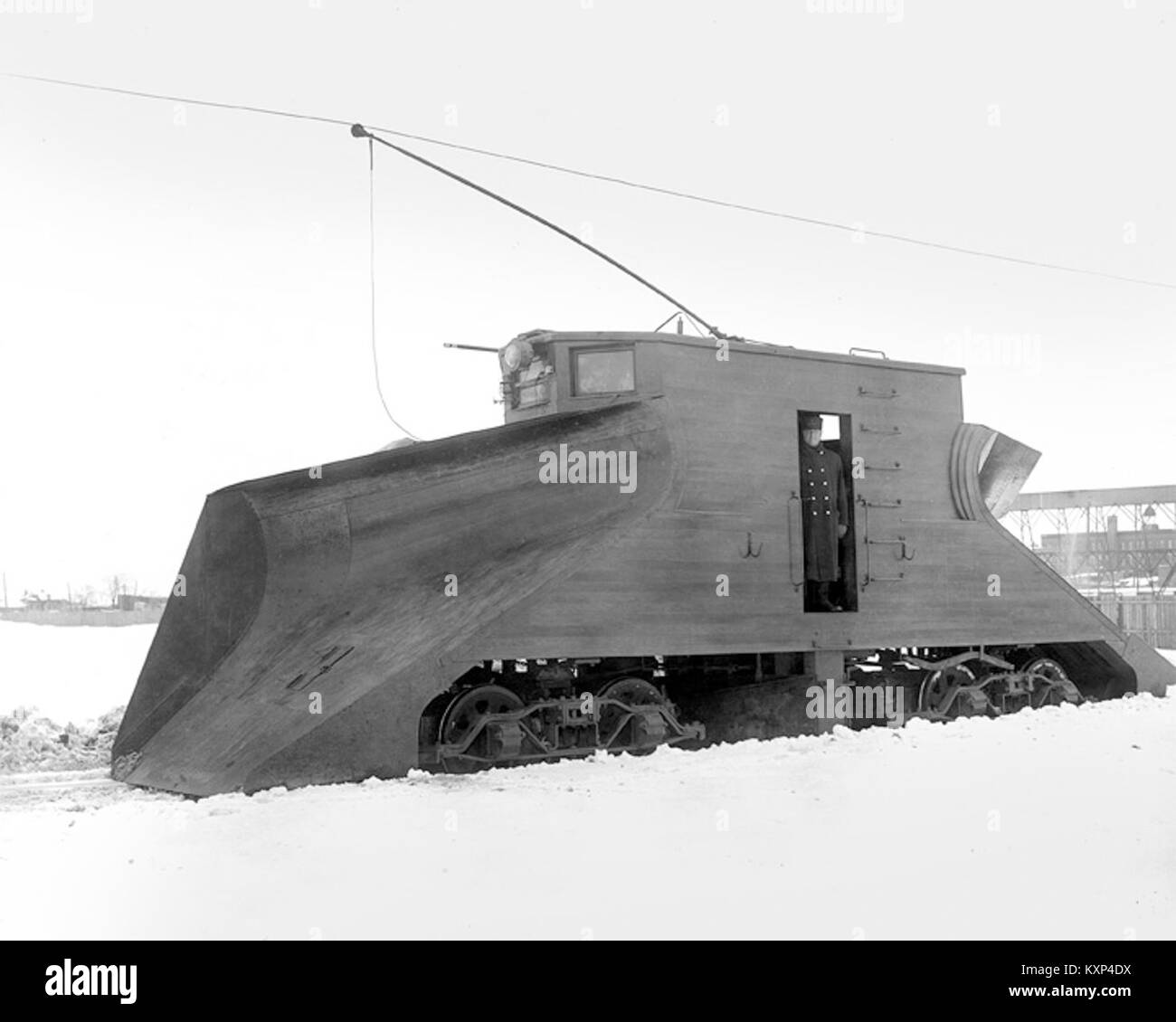 Un tram Russell snowplow a Montreal, Canada, illustra la gestione della neve e i sistemi di trasporto pubblico dei primi anni del XX secolo. Foto Stock