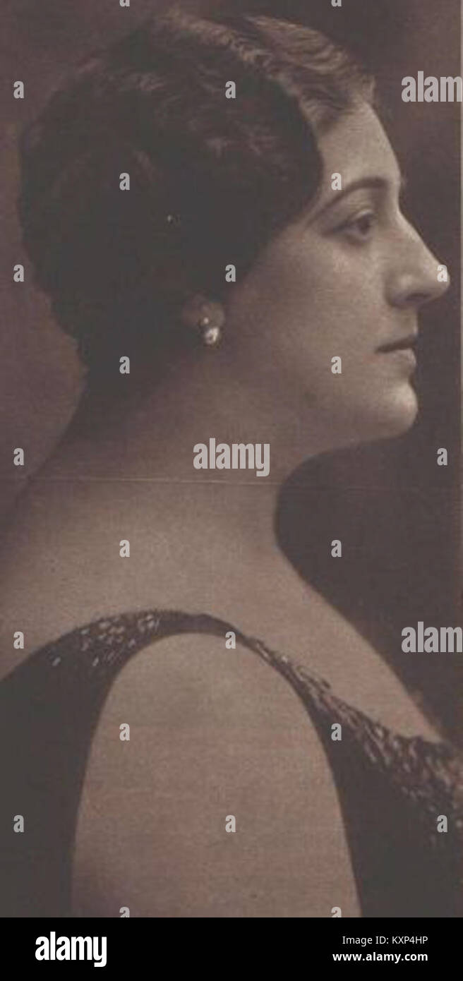 Fotografia dell'attrice spagnola Concha Catalá (1880-1959), che mostra il suo ritratto e l'abbigliamento teatrale, che riflette la cultura teatrale spagnola dell'inizio del XX secolo. Foto Stock