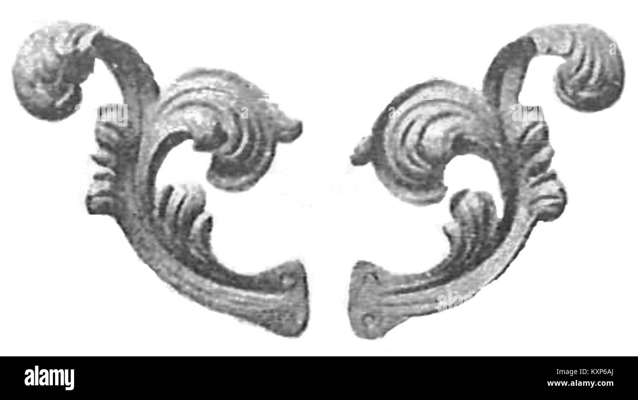 Questa fotografia in bianco e nero mostra un paio di libri decorativi, evidenziando design, materiale e scopo funzionale nel tenere i libri. Foto Stock