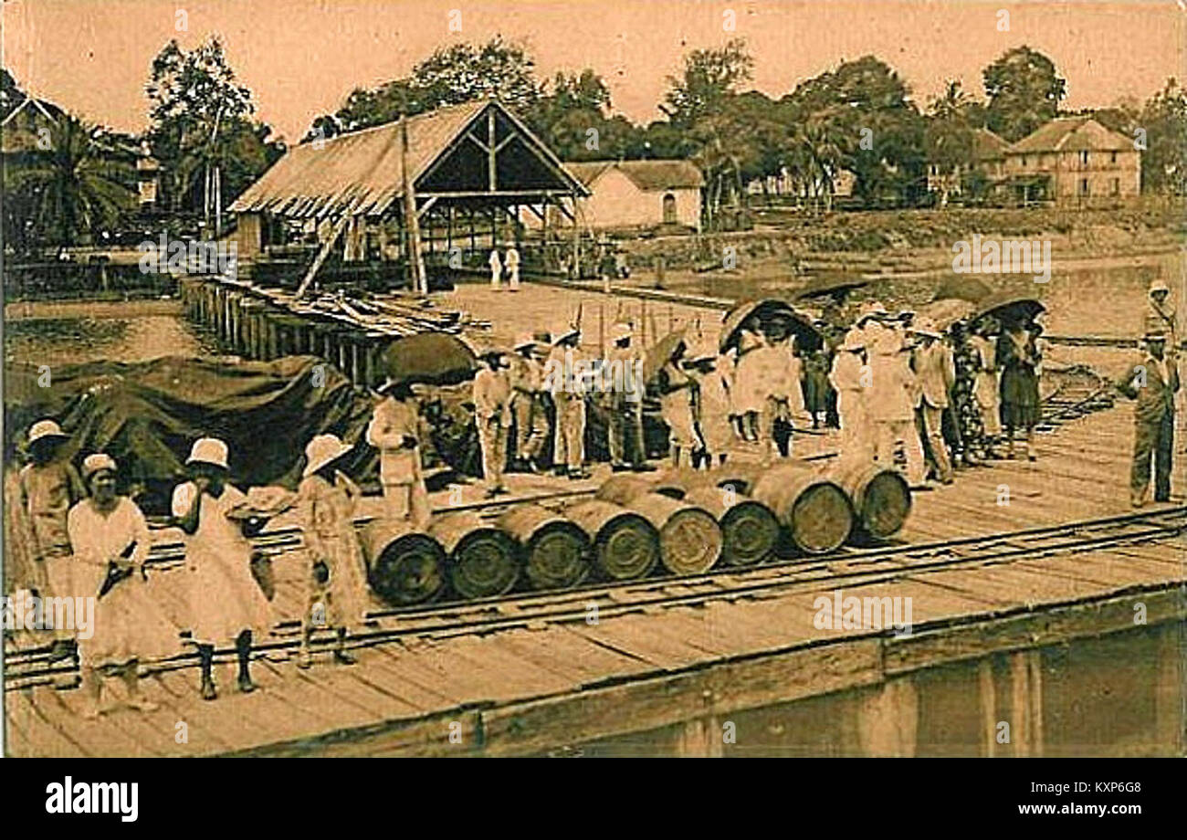 L'Embarcadère de Saint-Laurent-du-Maroni nella Guyana francese è un molo storico che rappresenta la storia coloniale marittima e il commercio regionale. Foto Stock