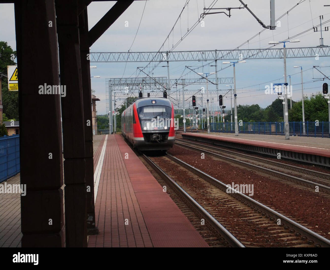 Fotografia di Bolesławiec, Polonia, che mette in evidenza il paesaggio storico cittadino, le caratteristiche architettoniche e il significato come centro di ceramica Foto Stock