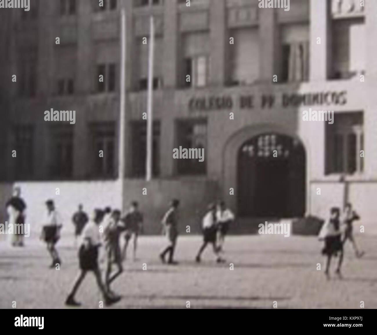 Il «Colegio antes de la ampliación» raffigura un edificio scolastico prima della sua espansione, mettendo in evidenza la sua architettura e il suo design originali in un contesto educativo. Foto Stock