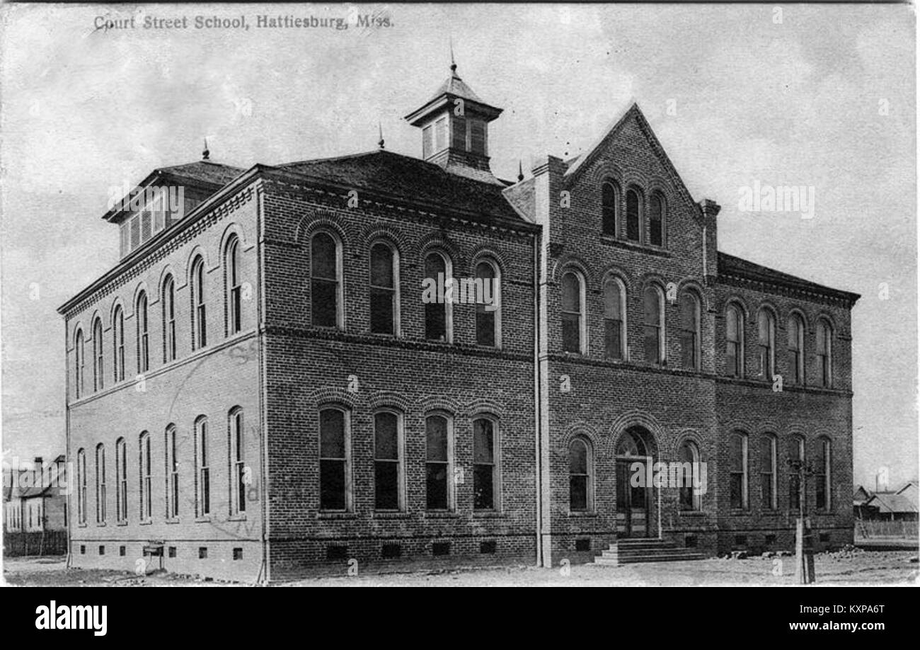 La Court Street School di Hattiesburg, Mississippi, è un edificio educativo storico, che rappresenta l'architettura scolastica dei primi anni del XX secolo e lo sviluppo della comunità locale. Foto Stock