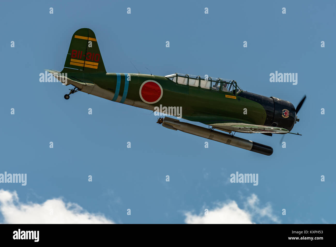 Lettura, PA - Giugno 3, 2017: Nakajima B5N2 'KATE'in volo durante la II Guerra Mondiale rievocazione storica a Mid-Atlantic Air Museum Foto Stock