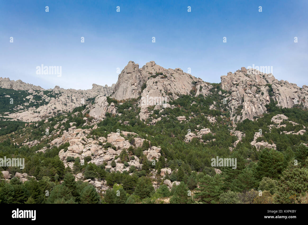 Visualizzazioni di La Pedriza dal Giner de los Rios rifugio, nella Sierra de Guadarrama National Park, provincia di Madrid, Spagna. Foto Stock