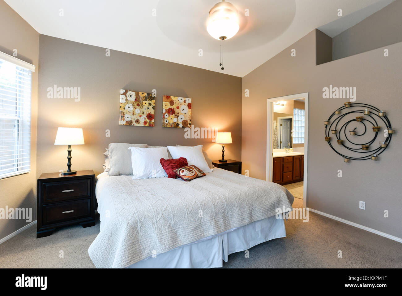 Americana contemporanea camera da letto master Foto stock - Alamy