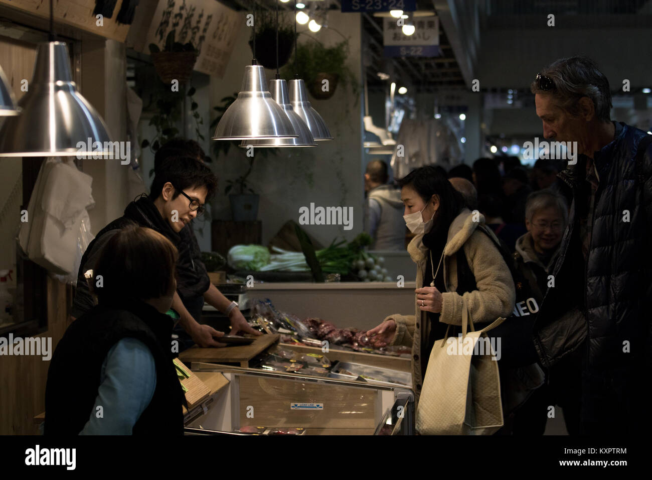Mercato Tsukiji in Giappone è il "cibo Città", dove si possono incontrare tutti i tipi di giapponese di cibi tradizionali. Foto Stock