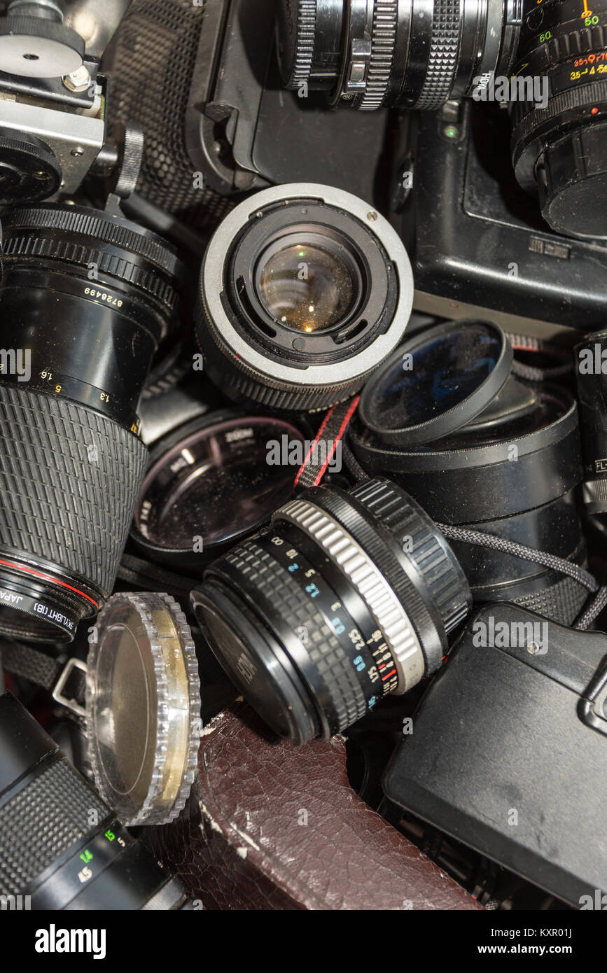 Vintage 35mm Pellicola fotocamere/Casi e attrezzature Foto Stock