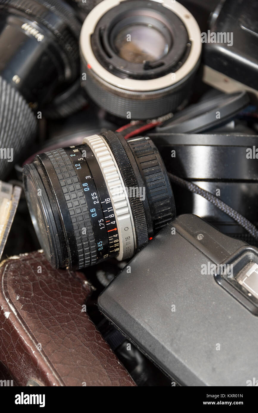 Vintage 35mm Pellicola fotocamere/Casi e attrezzature Foto Stock