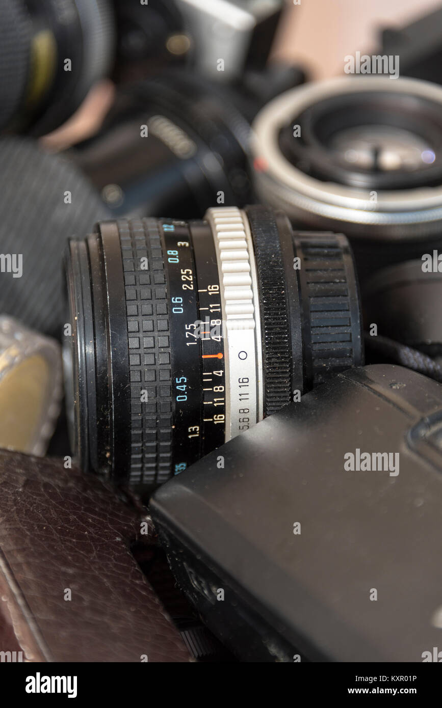 Vintage 35mm Pellicola fotocamere/Casi e attrezzature Foto Stock