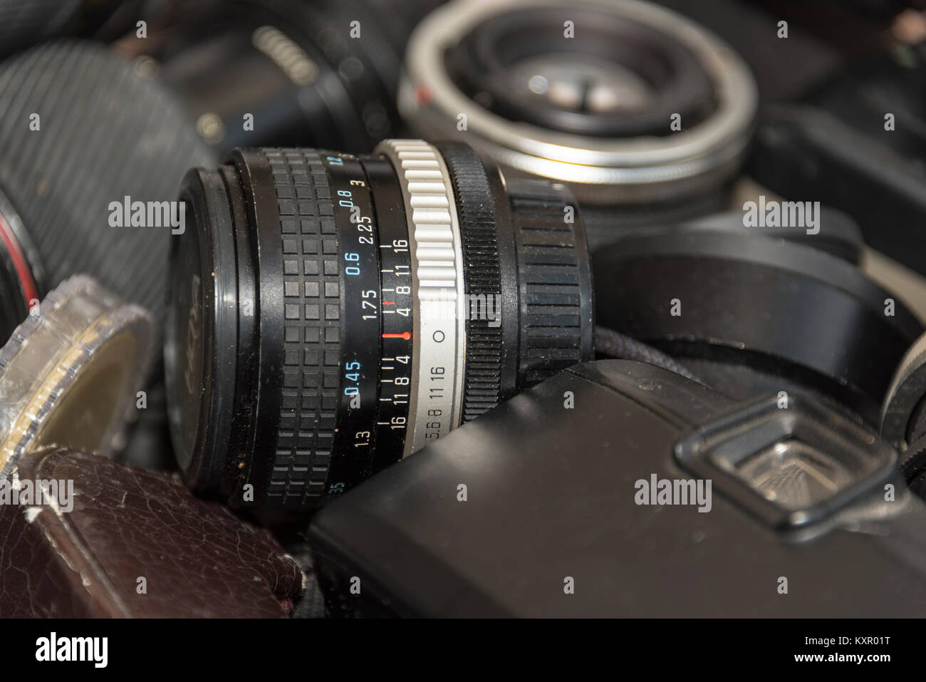 Vintage 35mm Pellicola fotocamere/Casi e attrezzature Foto Stock