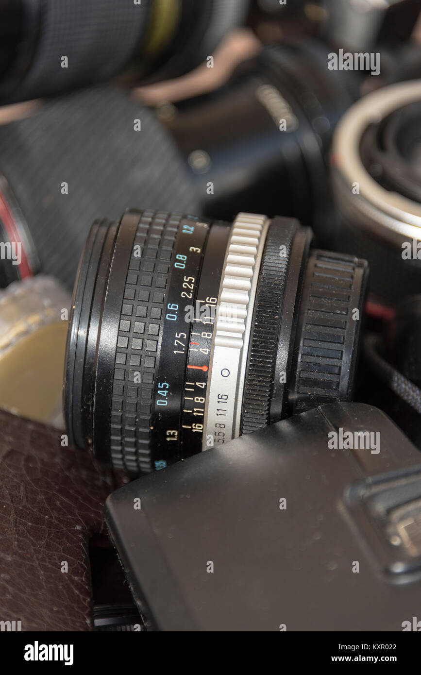 Vintage 35mm Pellicola fotocamere/Casi e attrezzature Foto Stock
