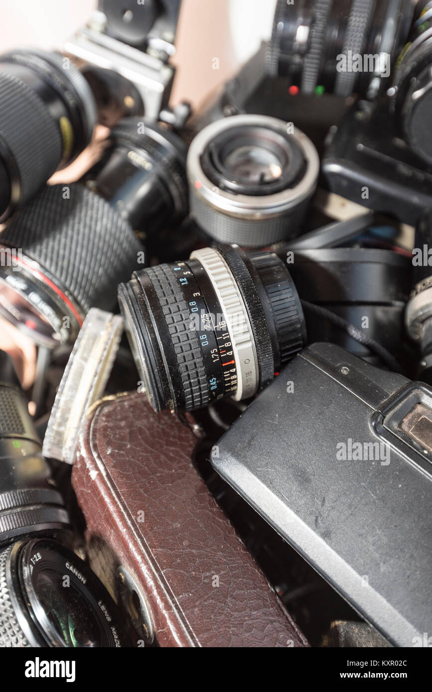 Vintage 35mm Pellicola fotocamere/Casi e attrezzature Foto Stock