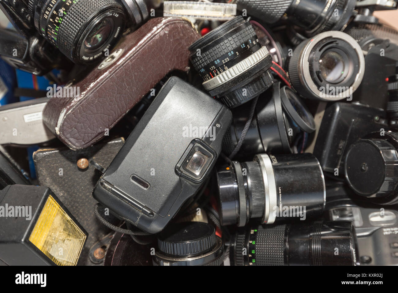 Vintage 35mm Pellicola fotocamere/Casi e attrezzature Foto Stock