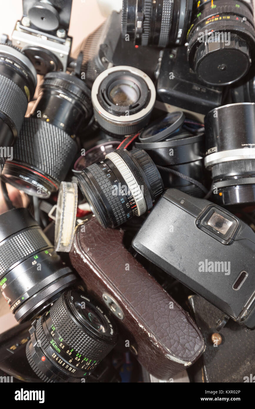 Vintage 35mm Pellicola fotocamere/Casi e attrezzature Foto Stock