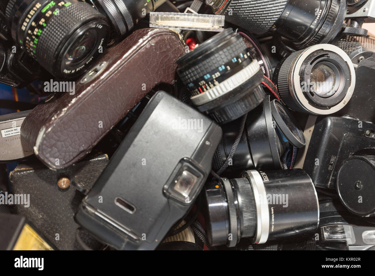 Vintage 35mm Pellicola fotocamere/Casi e attrezzature Foto Stock