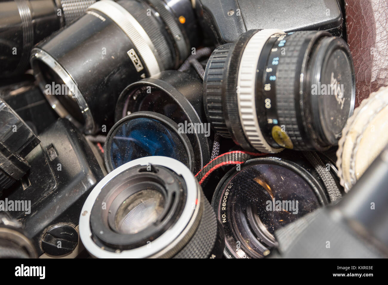 Vintage 35mm Pellicola fotocamere/Casi e attrezzature Foto Stock