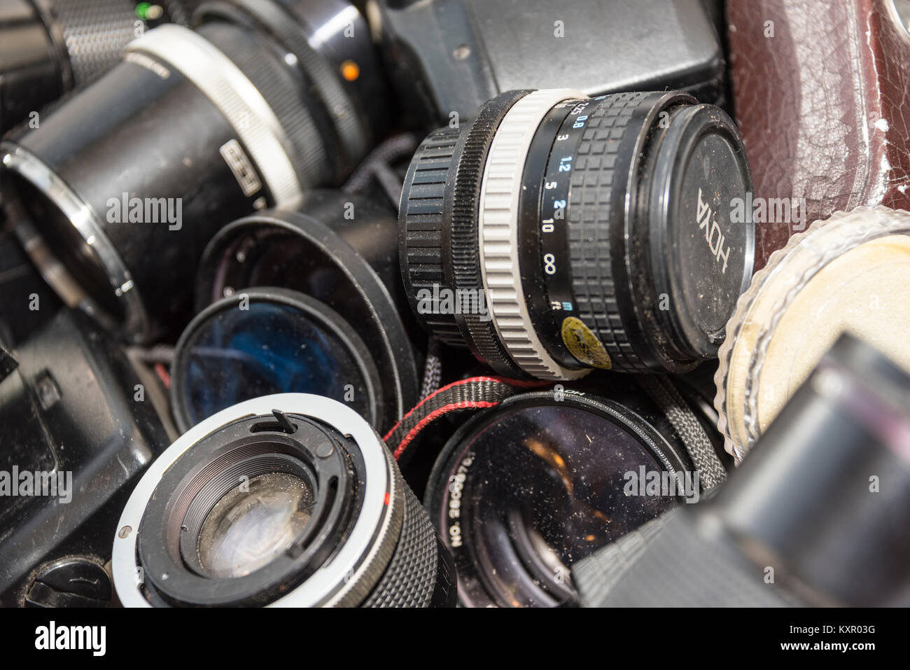 Vintage 35mm Pellicola fotocamere/Casi e attrezzature Foto Stock