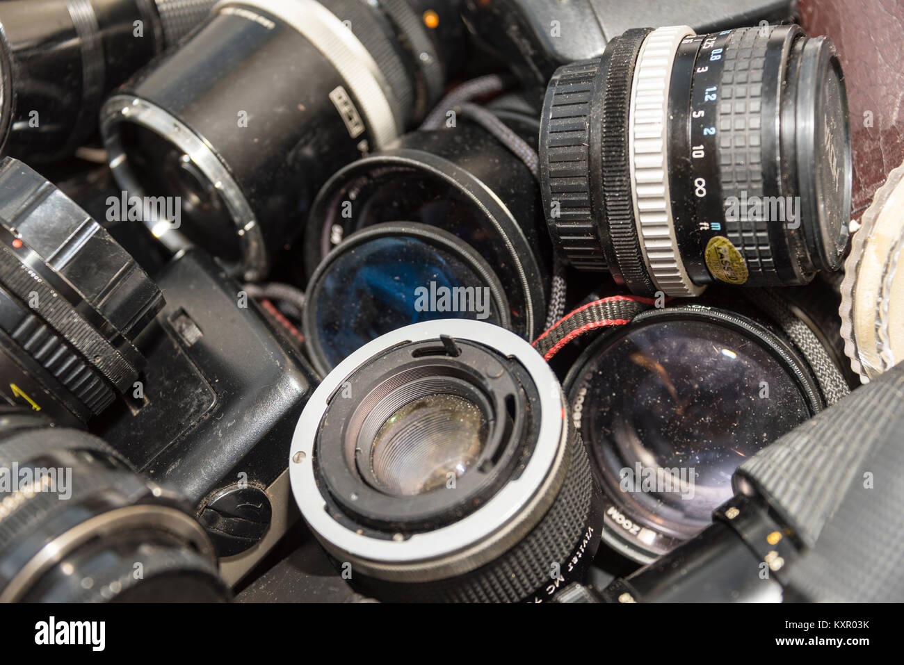 Vintage 35mm Pellicola fotocamere/Casi e attrezzature Foto Stock