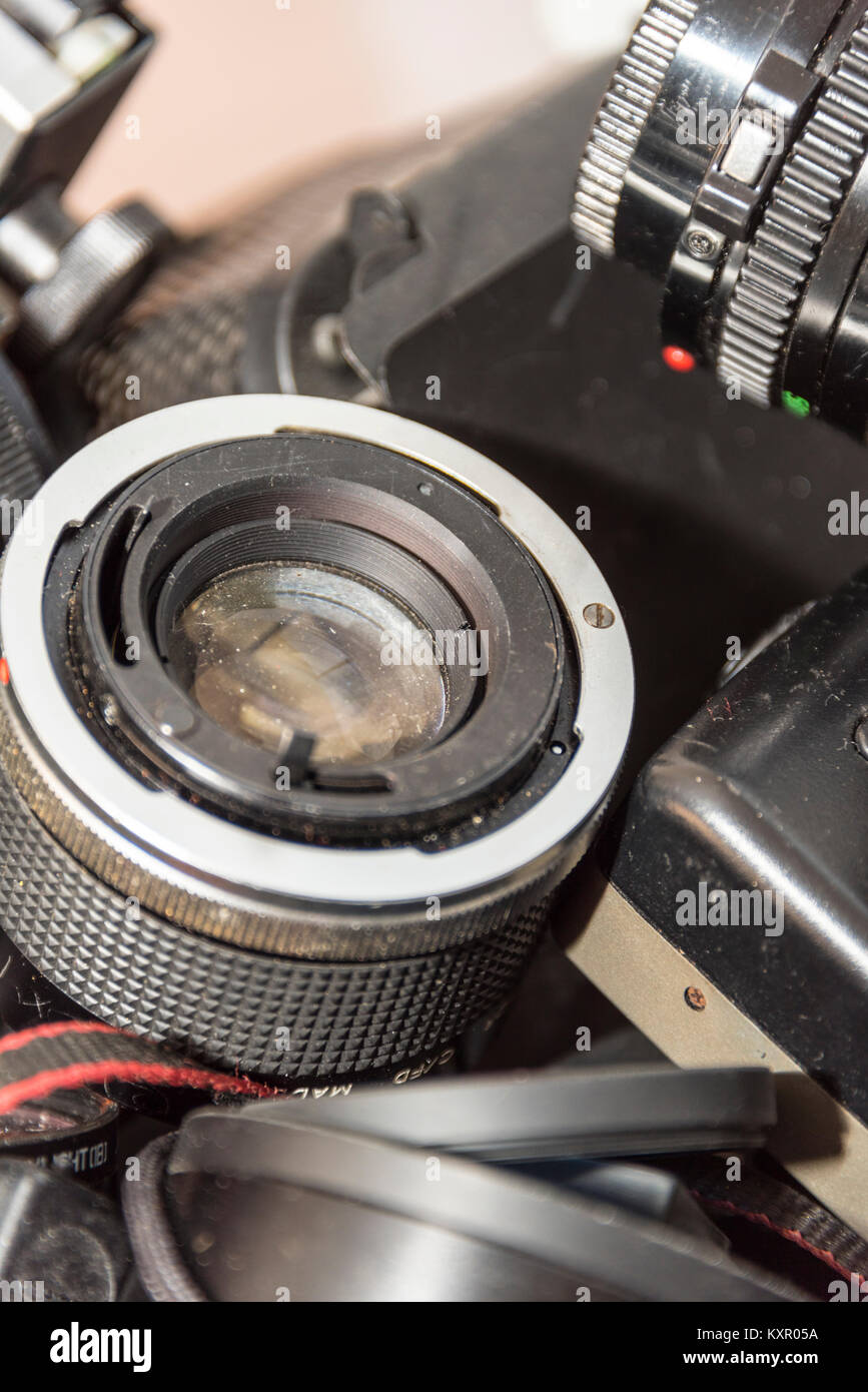 Vintage 35mm Pellicola fotocamere/Casi e attrezzature Foto Stock