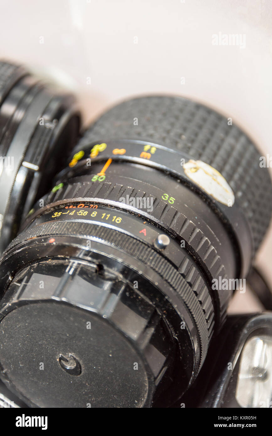 Vintage 35mm Pellicola fotocamere/Casi e attrezzature Foto Stock